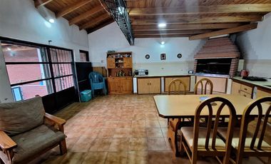 Casa en venta en Berisso. Consultorios. Oficinas