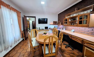Casa en venta en Berisso. Consultorios. Oficinas