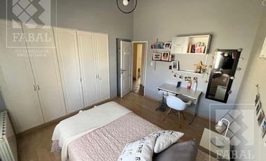 Casa venta La Comarca, Centenario, 3/4 dormitorios, 3 baños, cochera y jardín con pileta