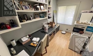 Casa venta La Comarca, Centenario, 3/4 dormitorios, 3 baños, cochera y jardín con pileta