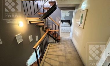 Casa venta La Comarca, Centenario, 3/4 dormitorios, 3 baños, cochera y jardín con pileta