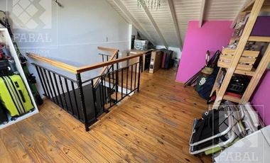 Casa venta La Comarca, Centenario, 3/4 dormitorios, 3 baños, cochera y jardín con pileta