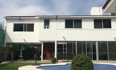 🟢700 m² Burgos, Casa al Sur de Cuernavaca En Fraccionamiento .