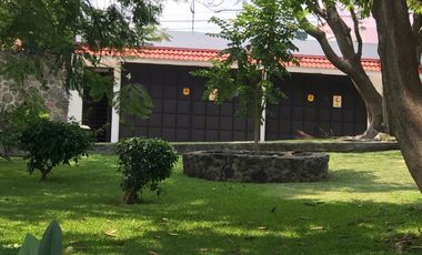 🟢¡Novedad! Casa al Sur de Cuernavaca, Fraccionamiento Burgos. 706 m².