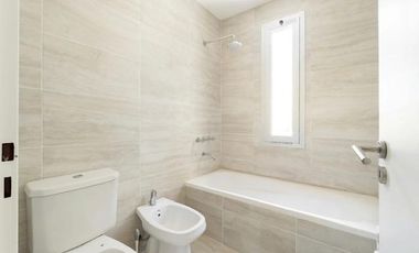 Casa en  venta de 4 dormitorios en Barrio privado