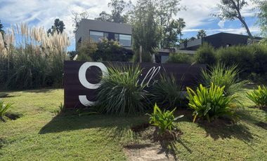 Casa en  venta de 4 dormitorios en Barrio privado