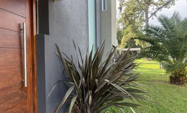 Casa en  venta de 4 dormitorios en Barrio privado