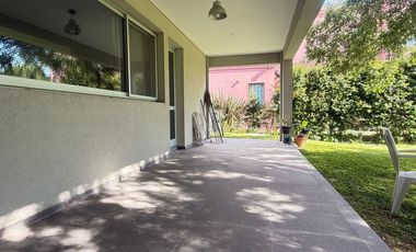 Casa en  venta de 4 dormitorios en Barrio privado