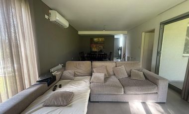 Casa en  venta de 4 dormitorios en Barrio privado