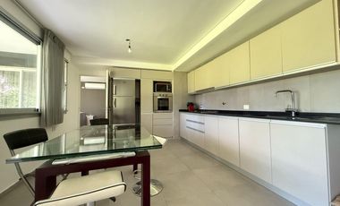 Casa en  venta de 4 dormitorios en Barrio privado