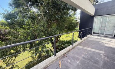 Casa en  venta de 4 dormitorios en Barrio privado