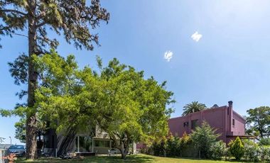 Casa en  venta de 4 dormitorios en Barrio privado