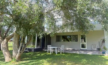 Casa en  venta de 4 dormitorios en Barrio privado