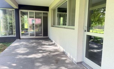 Casa en  venta de 4 dormitorios en Barrio privado