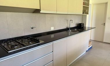 Casa en  venta de 4 dormitorios en Barrio privado