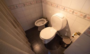 Casa 6 dormitorios con fondo y pileta en Quilmes