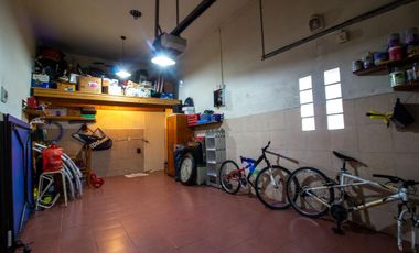 Casa 6 dormitorios con fondo y pileta en Quilmes