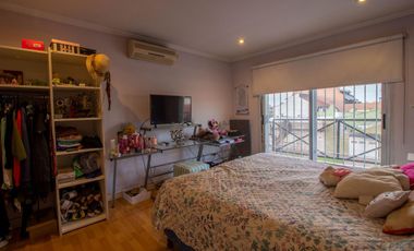 Casa 6 dormitorios con fondo y pileta en Quilmes