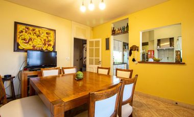 Casa 6 dormitorios con fondo y pileta en Quilmes