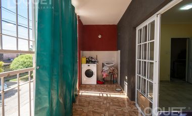 Departamento, galpón y local comercial en zona comercial