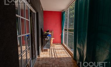 Departamento, galpón y local comercial en zona comercial