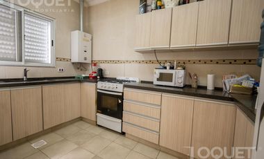 Departamento, galpón y local comercial en zona comercial