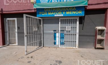 Departamento, galpón y local comercial en zona comercial