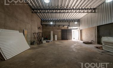 Departamento, galpón y local comercial en zona comercial