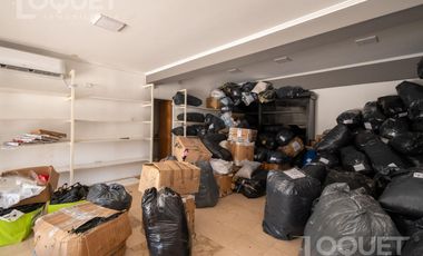Departamento, galpón y local comercial en zona comercial
