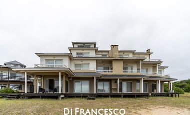 Departamento en venta FRENTE AL MAR en Mar de las Pampas - Full amenities