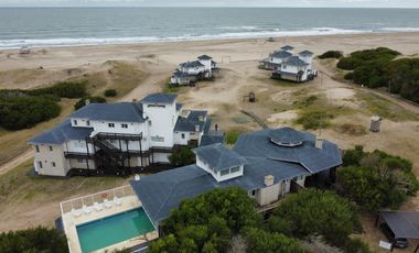 Departamento en venta FRENTE AL MAR en Mar de las Pampas - Full amenities