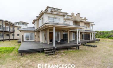 Departamento en venta FRENTE AL MAR en Mar de las Pampas - Full amenities