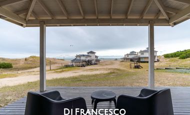 Departamento en venta FRENTE AL MAR en Mar de las Pampas - Full amenities