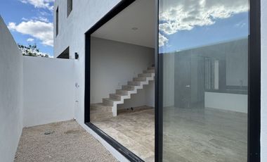 En venta Townhouse de 2 habitaciones en zona de Cholul.