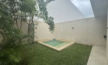 Casa residencial en venta de 2 habitaciones en la zona de Temozón norte.
