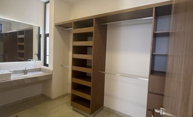 Casa residencial en venta de 2 habitaciones en la zona de Temozón norte.
