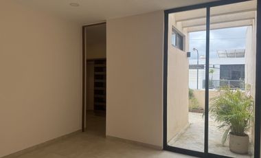 Casa residencial en venta de 2 habitaciones en la zona de Temozón norte.