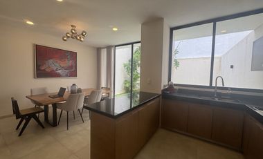 Casa residencial en venta de 2 habitaciones en la zona de Temozón norte.