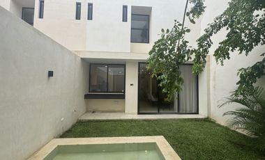 Casa residencial en venta de 2 habitaciones en la zona de Temozón norte.