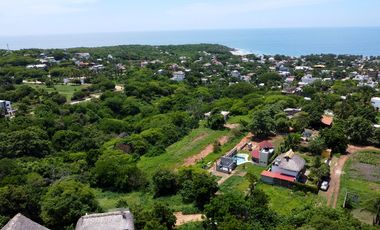 Impresionante vista al mar arriba de la Punta Zicatela