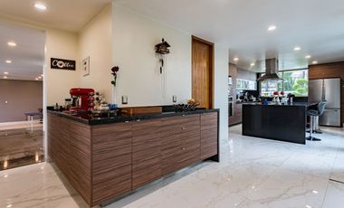 Residencia en venta en calle cerrada en Tecamachalco