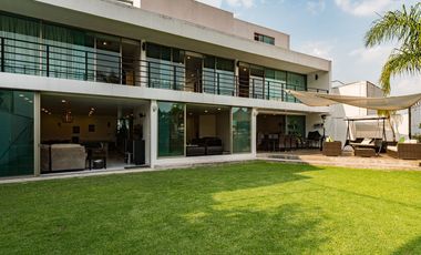 Residencia en venta en calle cerrada en Tecamachalco