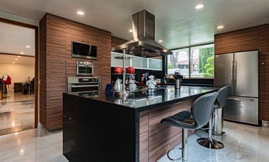 Residencia en venta en calle cerrada en Tecamachalco