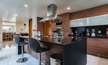 Residencia en venta en calle cerrada en Tecamachalco