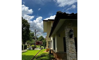 CASA CAMINO DE CRUCES