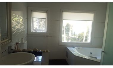 HERMOSA CASA EN CARILO CON PILETA