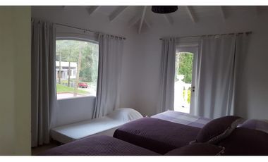HERMOSA CASA EN CARILO CON PILETA