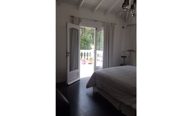 HERMOSA CASA EN CARILO CON PILETA