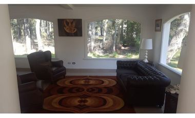 HERMOSA CASA EN CARILO CON PILETA