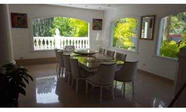 HERMOSA CASA EN CARILO CON PILETA